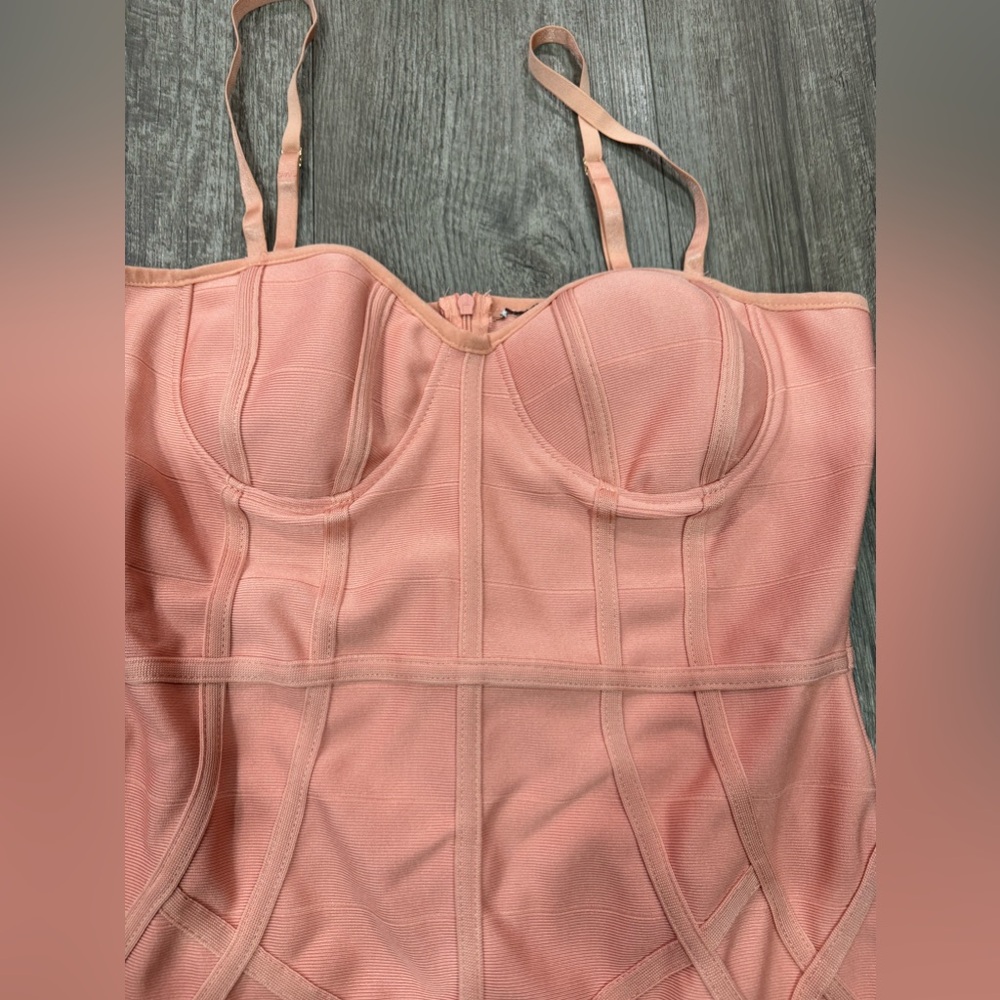 BUNDLE 2 ITEMS FOR $8✨

🌸BOUTIQUE geometric bodycon dress ✨ - Picture 7 of 11